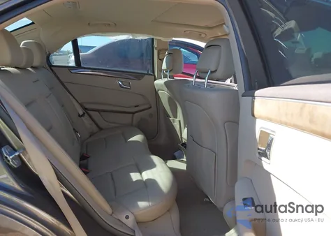 2010 Mercedes-Benz E 350 z USA, uszkodzony, nr VIN WDDHF5GB2AA211305